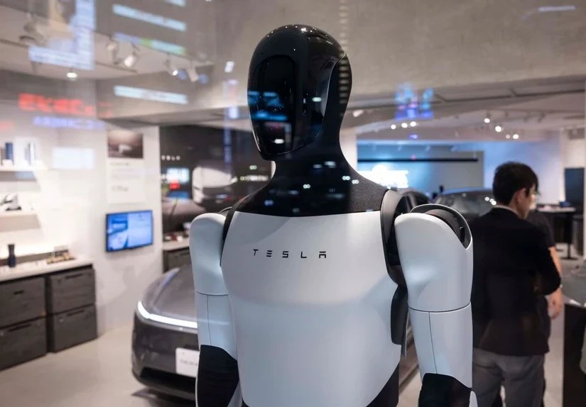 Tesla_Optimus_Robot_1